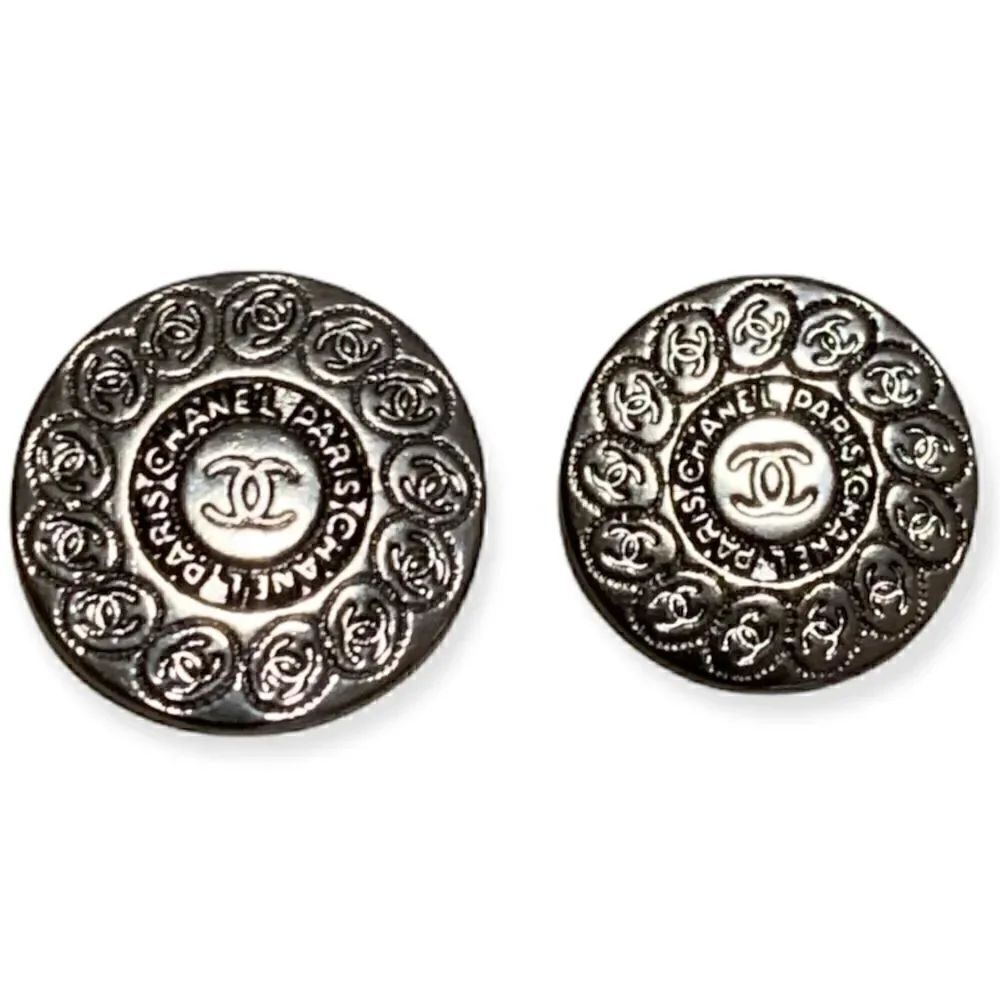 Two CHANEL interlocking CC Logo Rhodium Metal Buttons - Picture 1 of 6